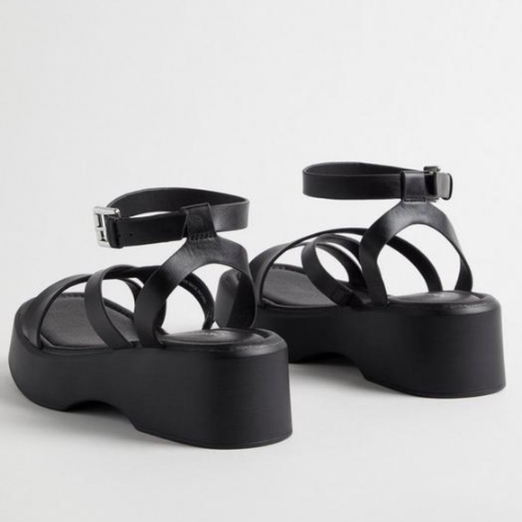 Torrid Black Strappu Sandals - Picture 5 of 5